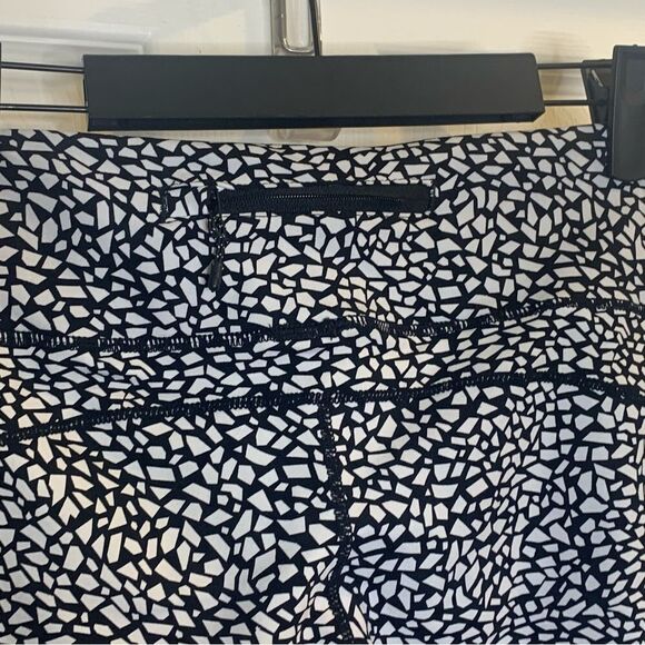 Lululemon Run Inspire Zipper Pocket Black White Leggings Size 10 - Picture 6 of 12